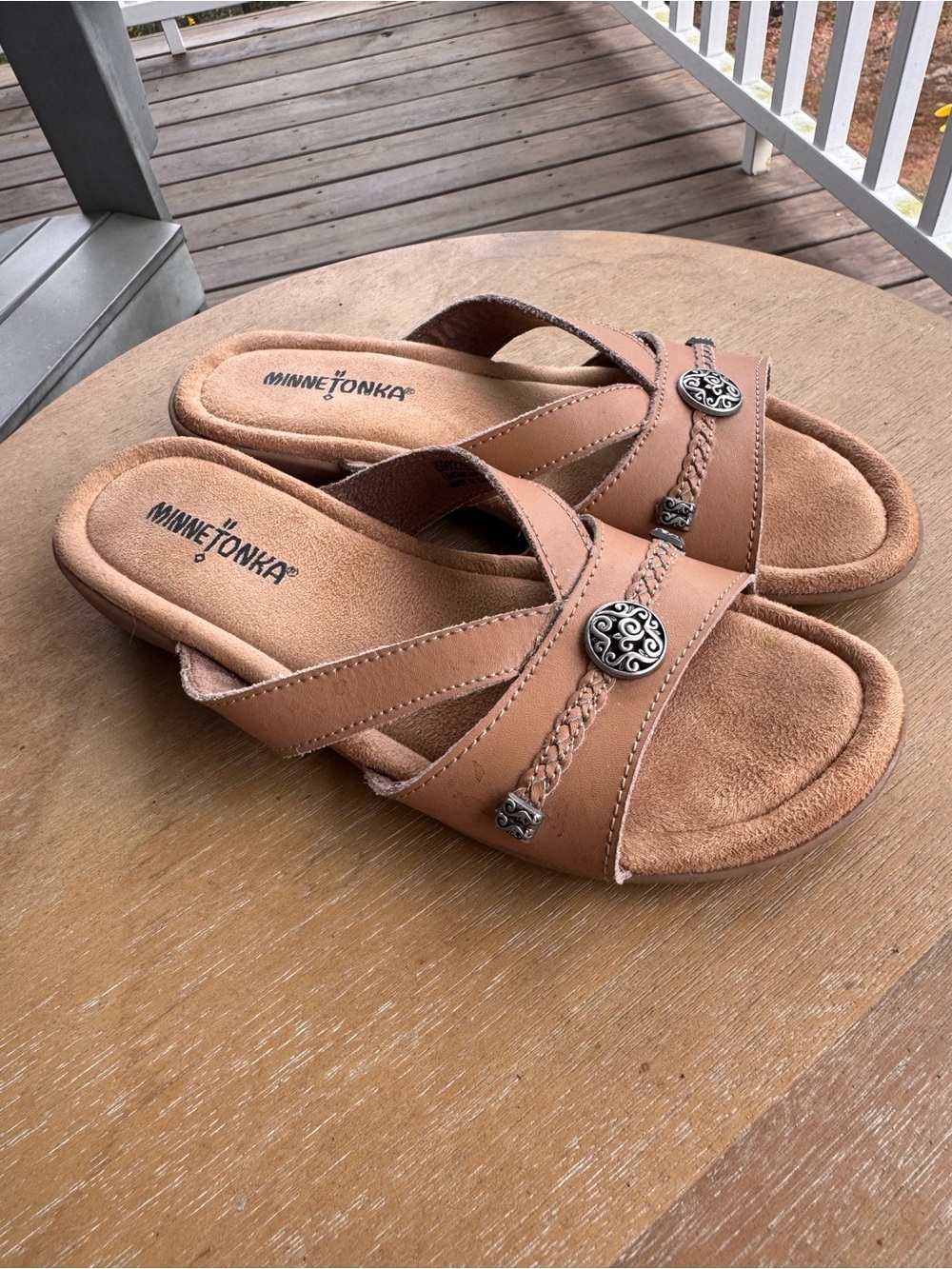 Minnetonka Brenn Cognac Leather Concho Slide Sandals Women’s 7N Narrow